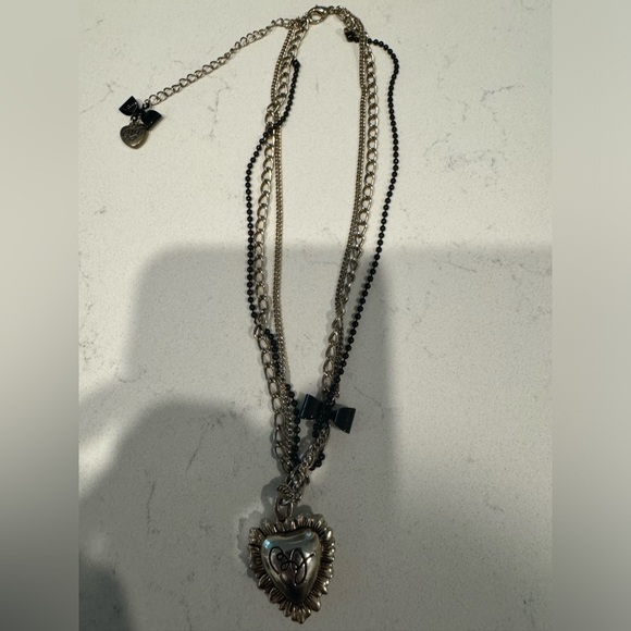 Betsy Johnson heart necklace - Picture 2 of 3